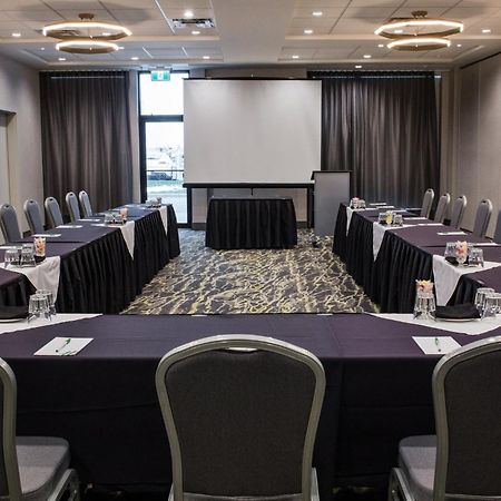 Holiday Inn Hotel & Suites Calgary South - Conference Ctr By Ihg Exterior photo