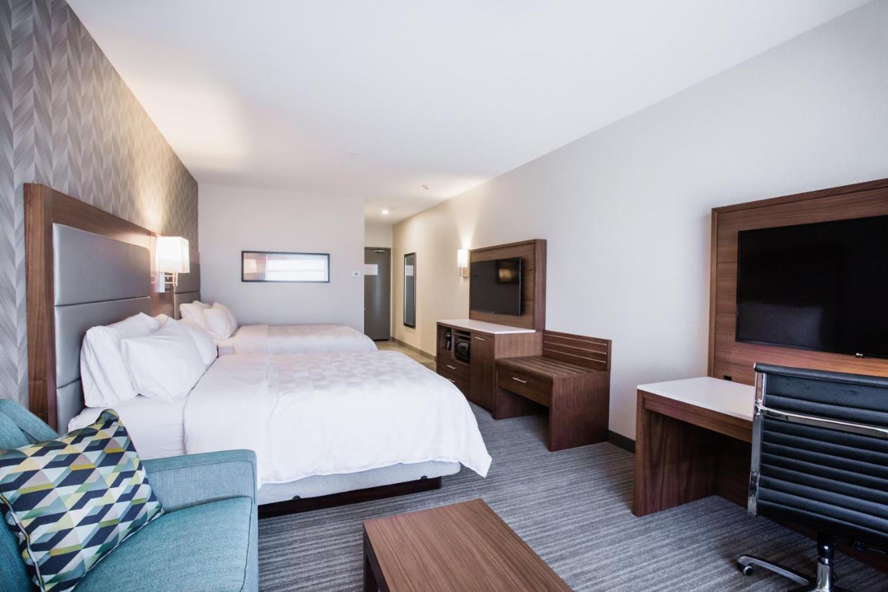 Holiday Inn Hotel & Suites Calgary South - Conference Ctr By Ihg Room photo