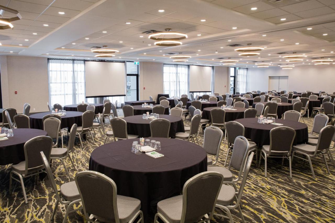 Holiday Inn Hotel & Suites Calgary South - Conference Ctr By Ihg Exterior photo
