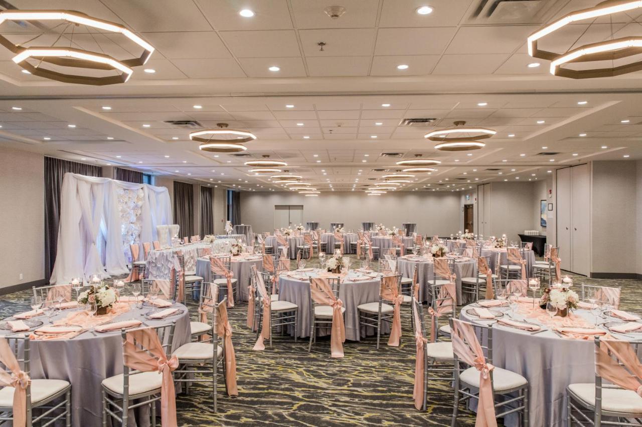 Holiday Inn Hotel & Suites Calgary South - Conference Ctr By Ihg Exterior photo