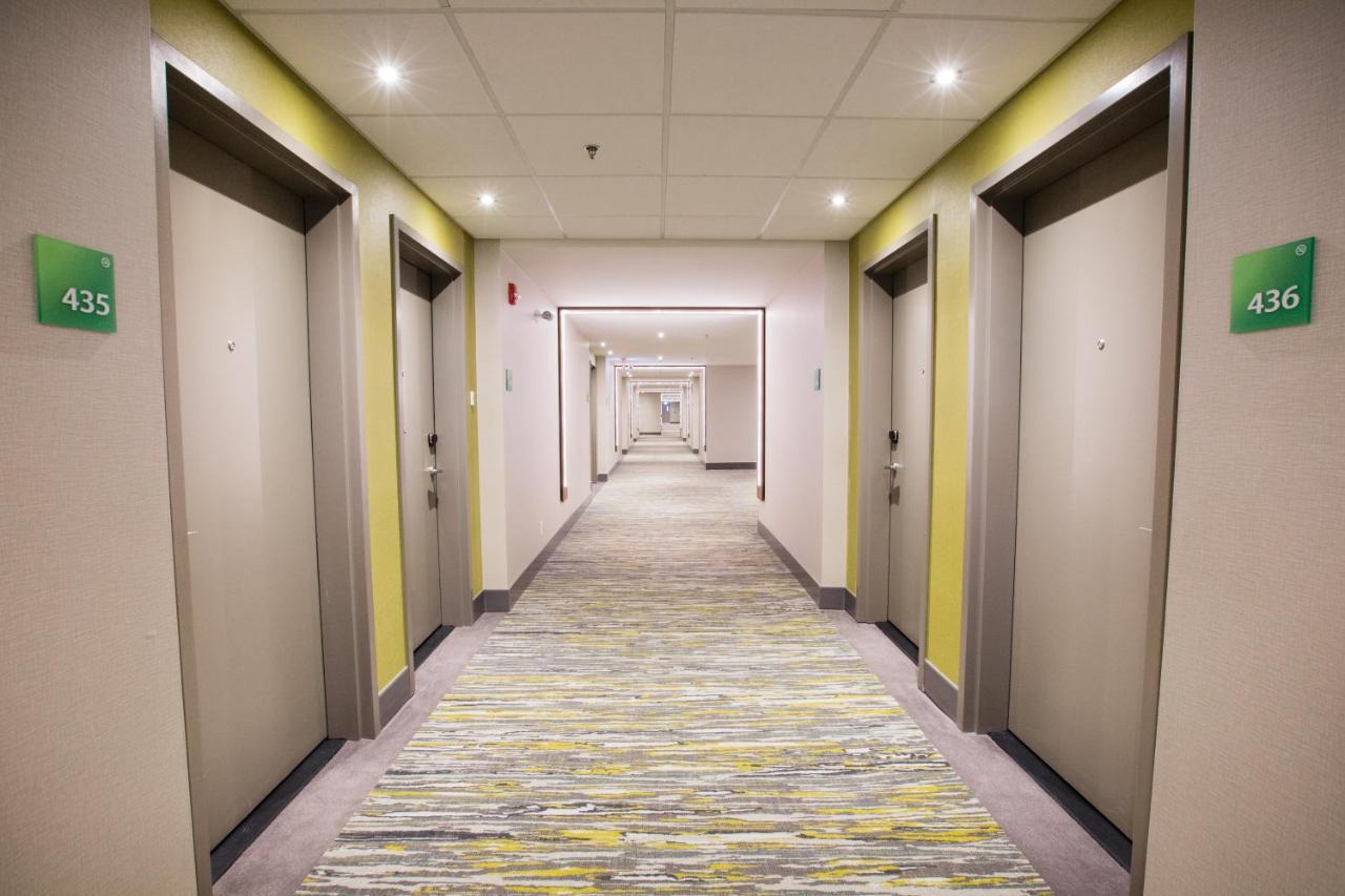 Holiday Inn Hotel & Suites Calgary South - Conference Ctr By Ihg Exterior photo