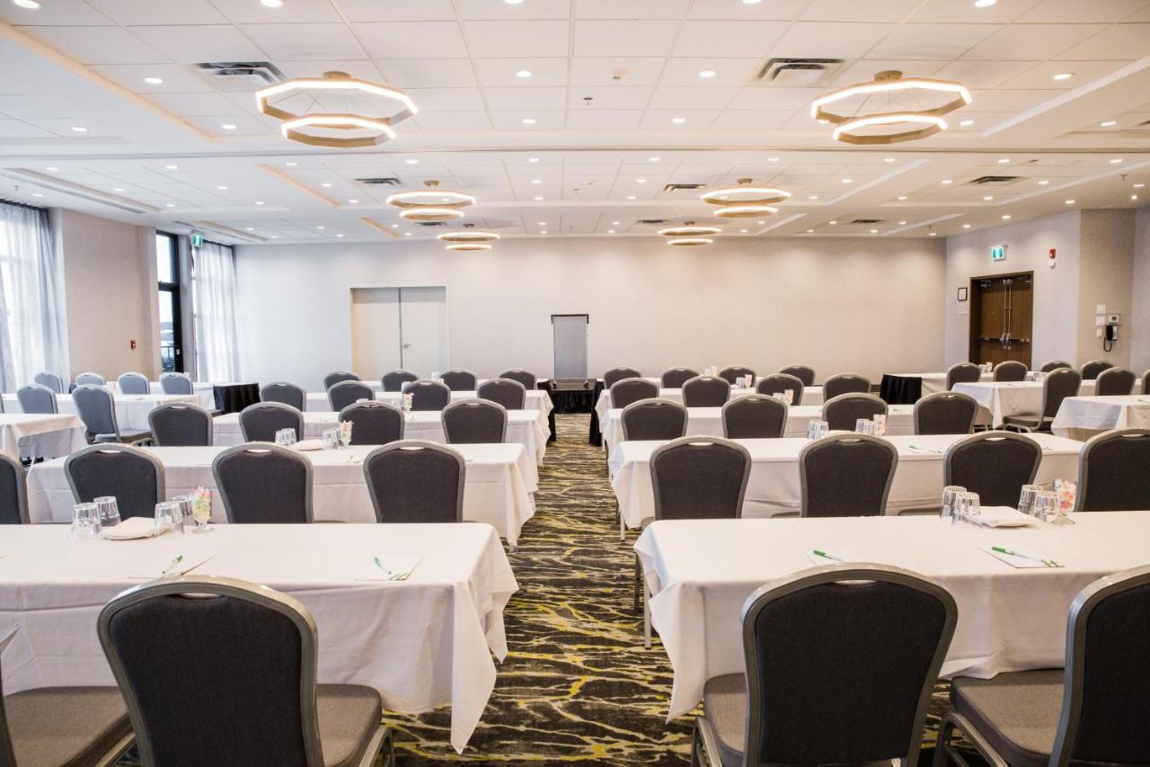 Holiday Inn Hotel & Suites Calgary South - Conference Ctr By Ihg Exterior photo
