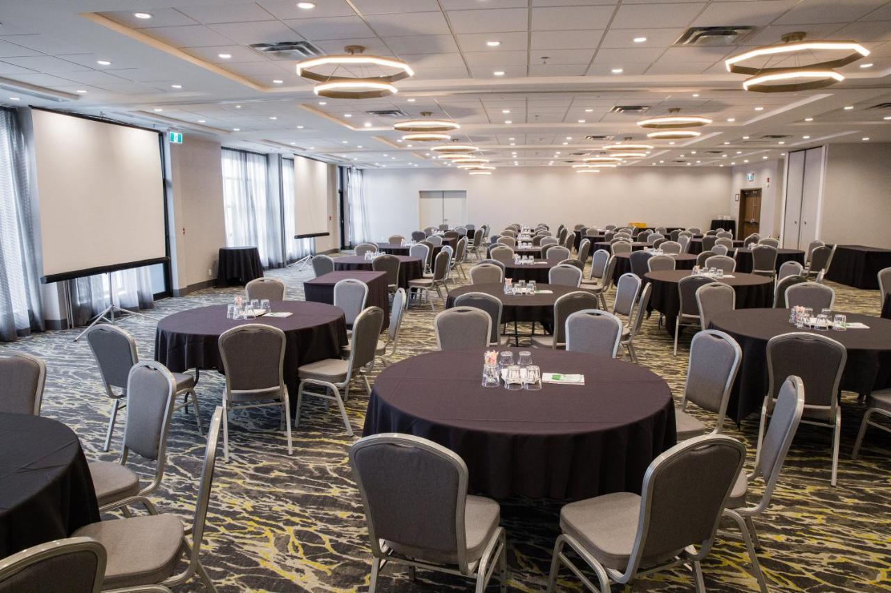 Holiday Inn Hotel & Suites Calgary South - Conference Ctr By Ihg Exterior photo