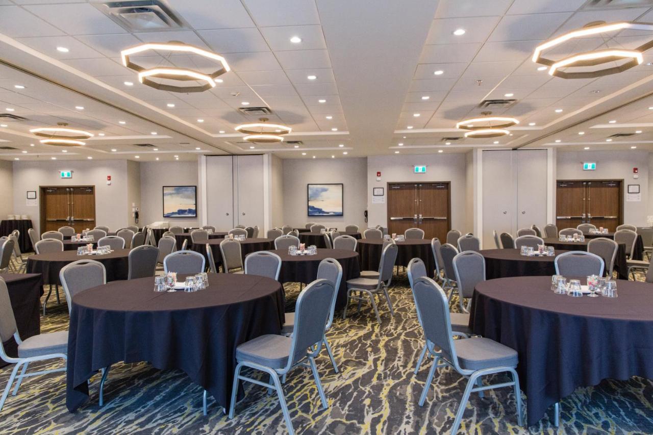 Holiday Inn Hotel & Suites Calgary South - Conference Ctr By Ihg Exterior photo