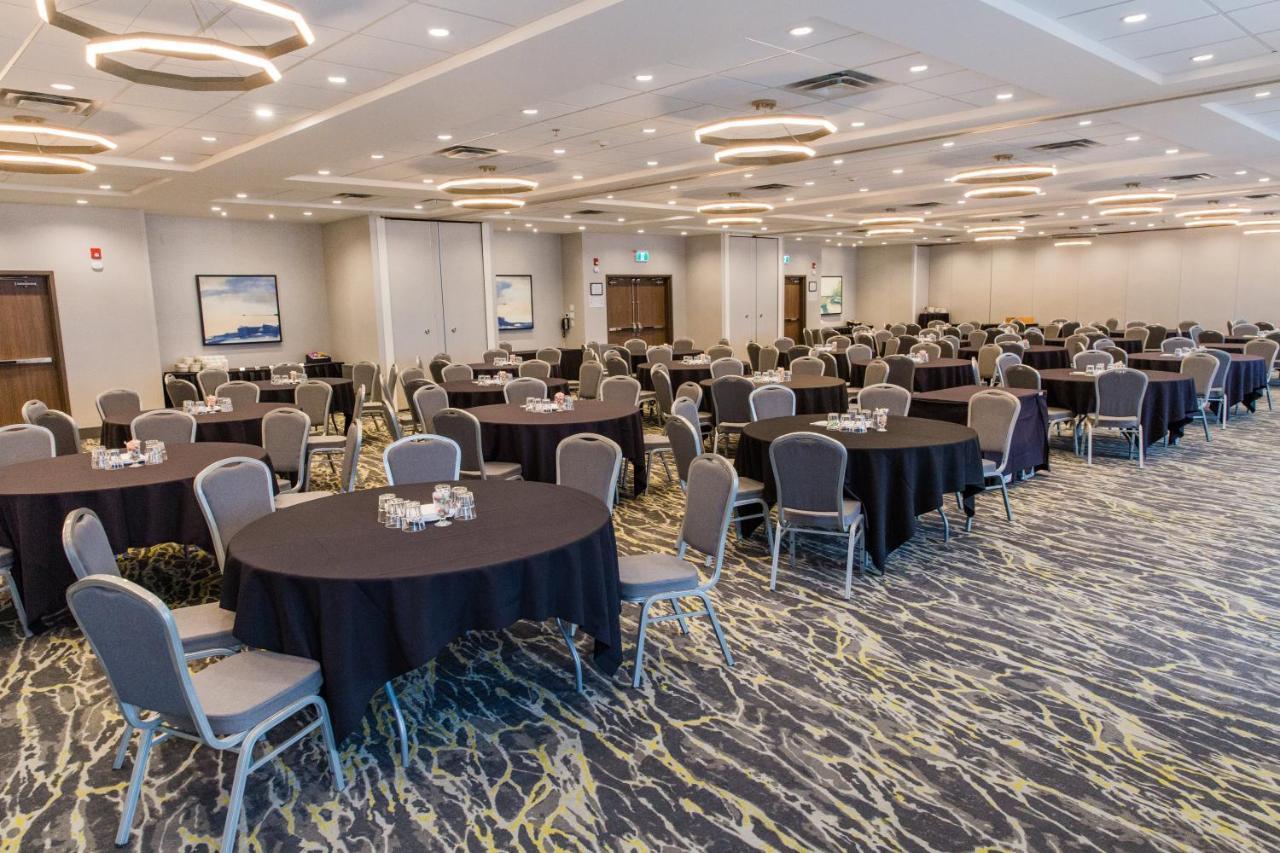 Holiday Inn Hotel & Suites Calgary South - Conference Ctr By Ihg Exterior photo