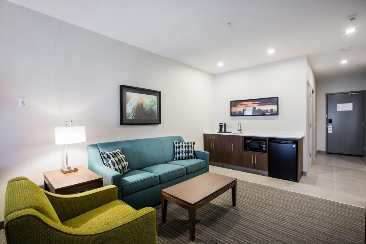 Holiday Inn Hotel & Suites Calgary South - Conference Ctr By Ihg Exterior photo