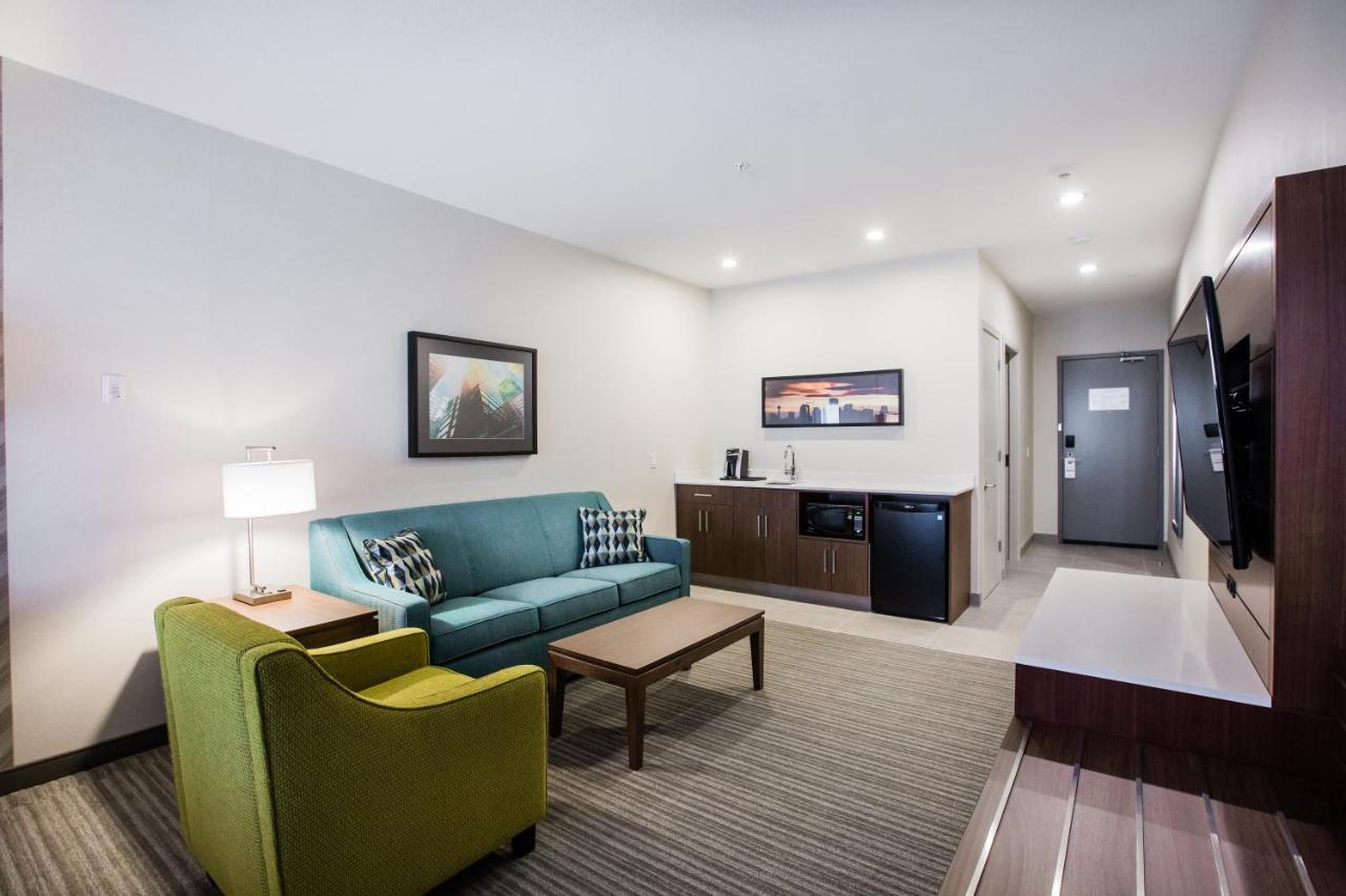 Holiday Inn Hotel & Suites Calgary South - Conference Ctr By Ihg Exterior photo