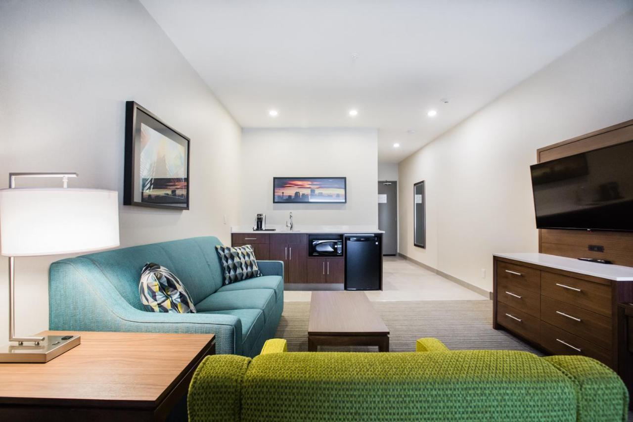 Holiday Inn Hotel & Suites Calgary South - Conference Ctr By Ihg Exterior photo