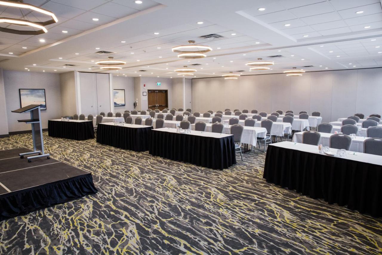 Holiday Inn Hotel & Suites Calgary South - Conference Ctr By Ihg Exterior photo