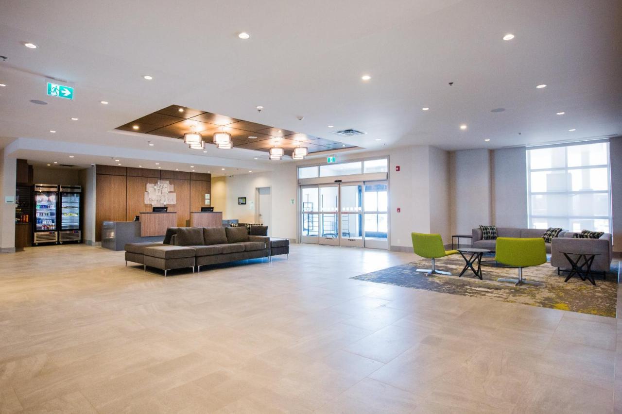 Holiday Inn Hotel & Suites Calgary South - Conference Ctr By Ihg Exterior photo